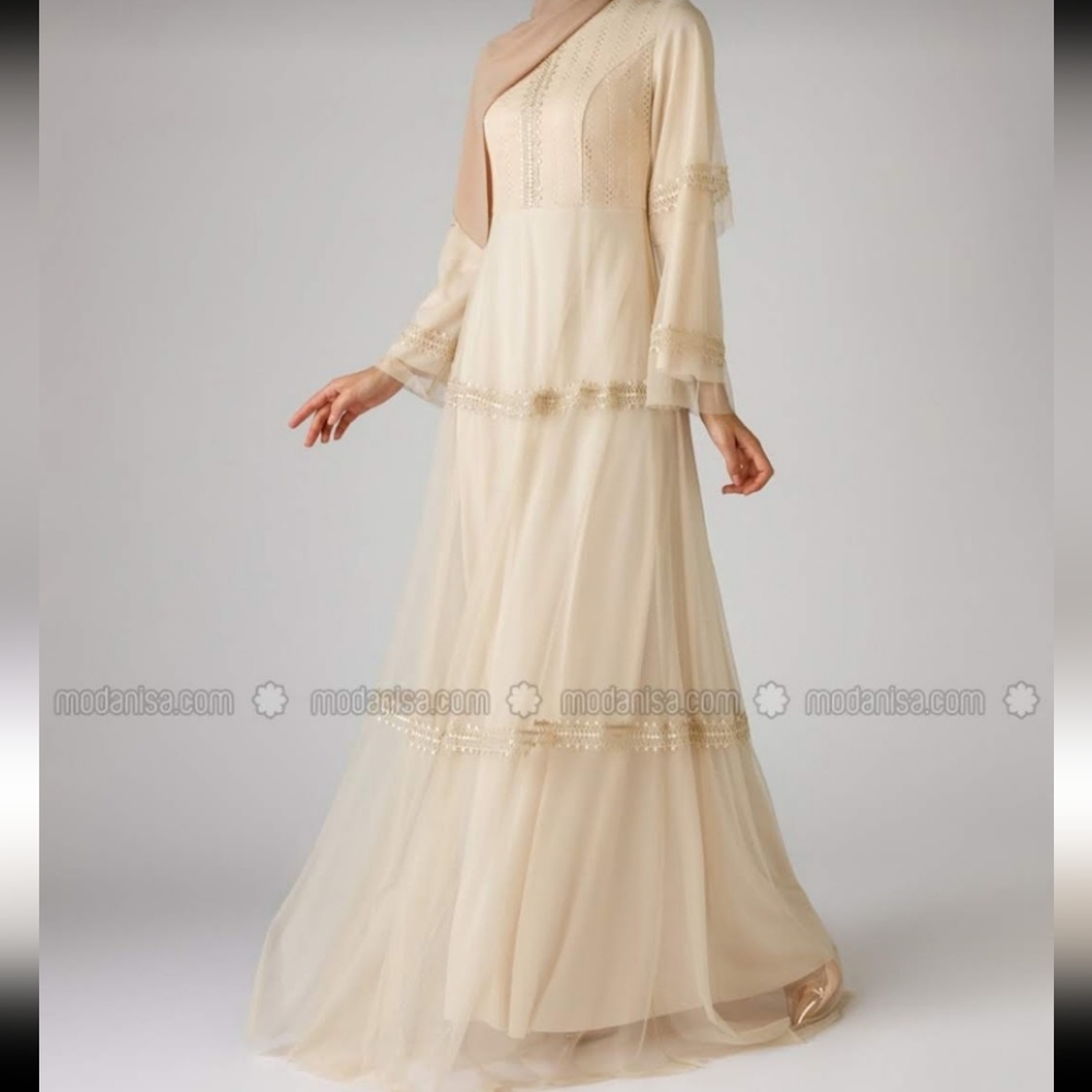 Beige tulle and lace dress